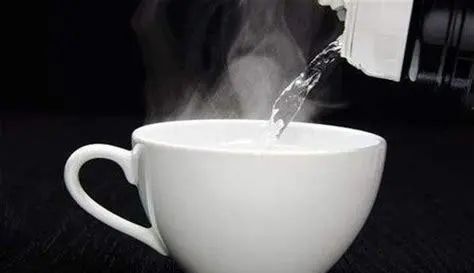 晨起第一杯水的生命密碼